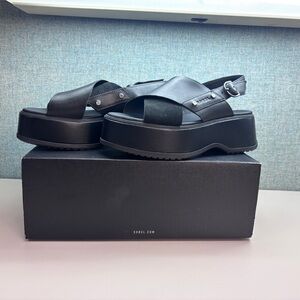 NWT SOREL W’s Sz 8 Dayspring Crisscross Platform Sandals in black w Box.